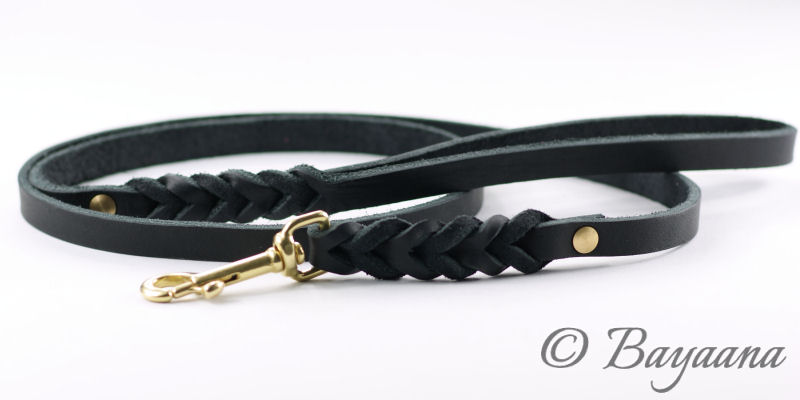 Fettleder-Leine in Schwarz mit Messingbeschlägen
