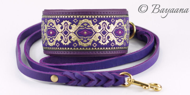 Windhundhalsband Nadira Purple mit Fettlederleine in Lila und Messingbeschlägen